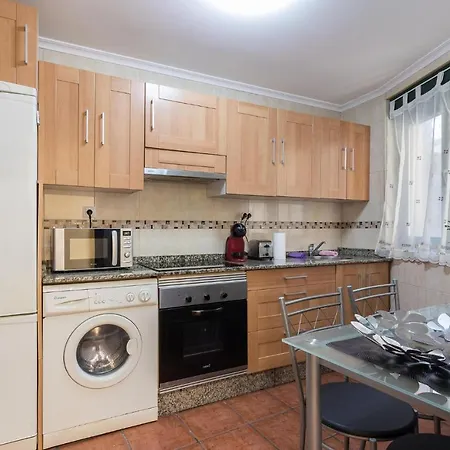 3 Bedroom Cozy In كوذِييرو